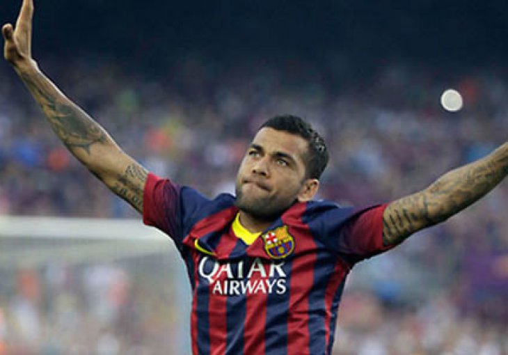 Dani Alves potpisao predugovor s engleskim velikanom