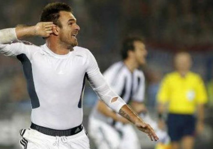 Partizan slavio u vječitom derbiju, meč dvaput prekidan