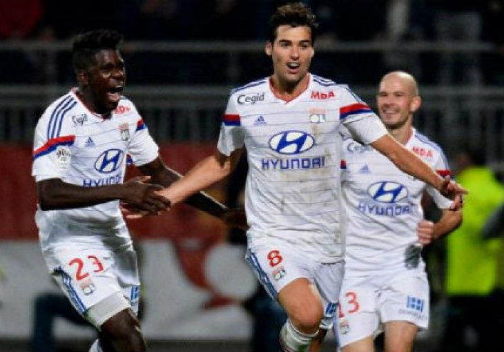 Novi Lyon: Gradi akcije i postiže golove kao po udžbeniku