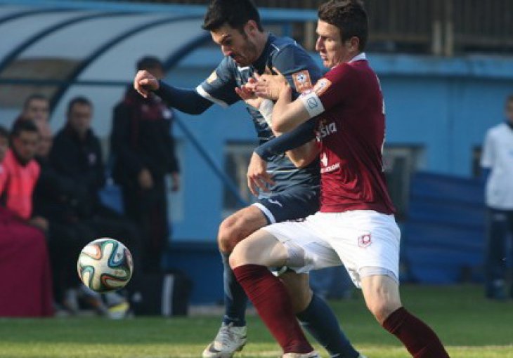 Gradski derbi upropašten neredima na tribinama