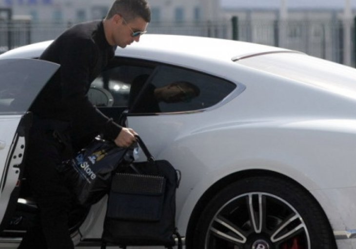 Zašto je Kolarov napustio Etihad neposredno uoči derbija?