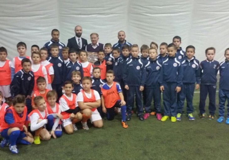 Gradonačelnik Sarajeva Ivo Komšić u posjeti školi fudbala Valter