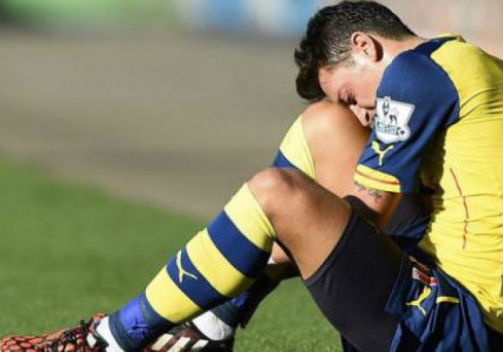 Hronična bolest Arsenala, Ozil sedam nedjelja van terena