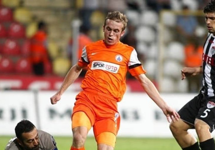 Basaksehir ubjedljivo porazio Konyaspor : Dva pogotka za Edina Višću