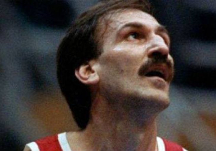 On se igrao košarke: 70 poena na meču, zaustavio Jordana i odbio NBA!