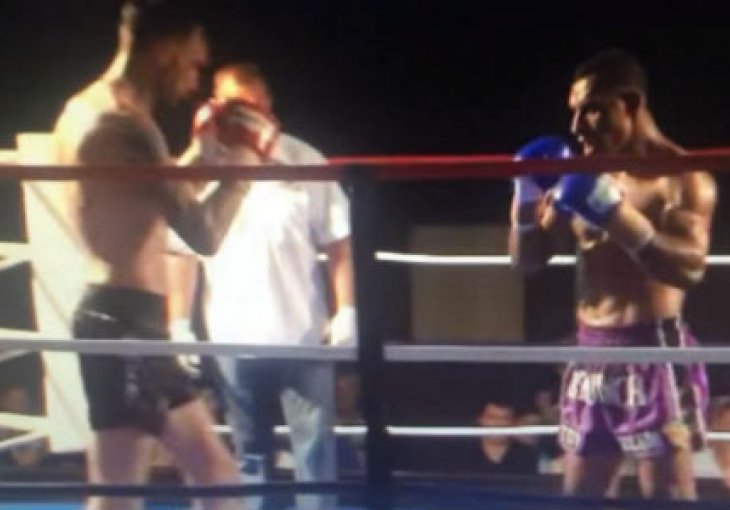Nevjerovatan Knockout Jonathana, leteći udarac nogom iz okreta