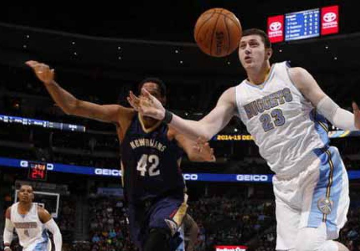 Jusuf Nurkić blokadom 