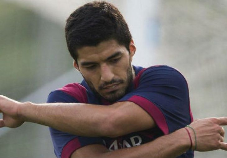 Zamalo da  ostane kući: Suarez pred let za London zaboravio pasoš
