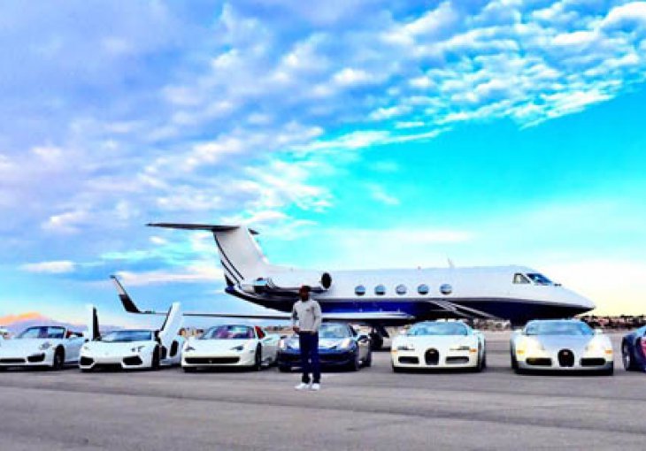 Mayweather se na Twitteru pohvalio svojim bogatstvom