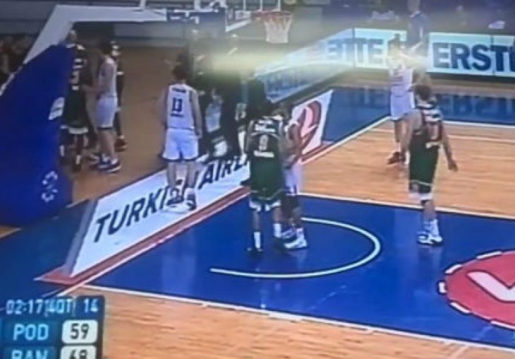 Skandal u Podgorici: Igrači pretukli navijača tokom meča!