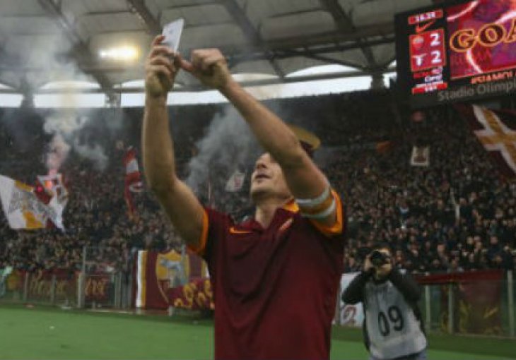 Totti: Konačno sam naučio koristiti telefon!