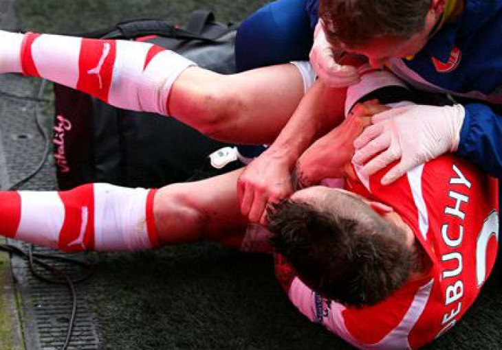 Veliki udarac za Wengera pred nastavak sezone