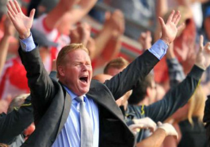 Carragher: Koeman je savršen za Barcelonu