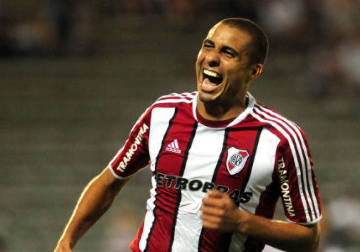 Trezeguet nastavlja igrati, vraća se u Italiju?