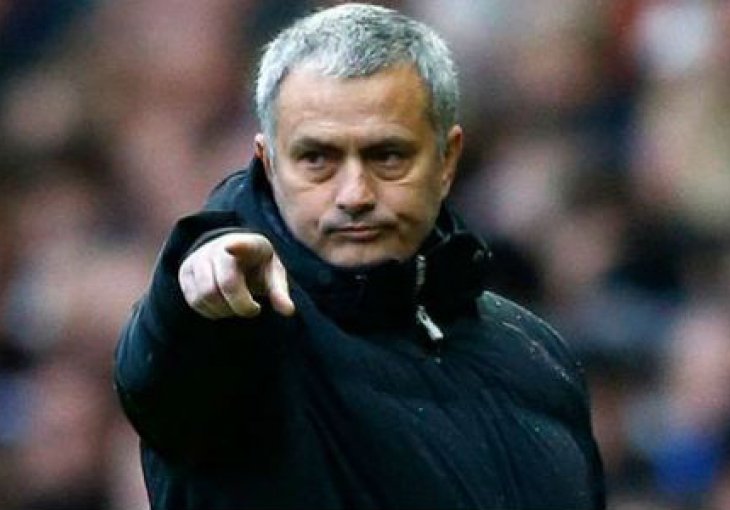 Jose Mourinho: Ako Džeko bude sjedio na klupi, ja ću biti sretan
