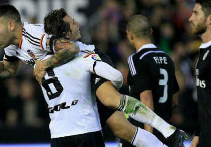 Valencia odbila 35 miliona eura za Otamendija