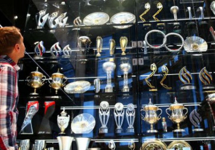 Objavljen snimak krađe Red Bullovih trofeja