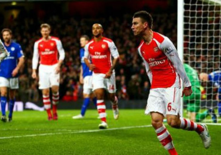 Arsenal slavio nad 