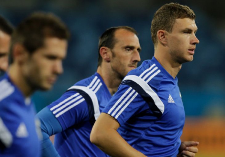 Baždarević napravio dvije promjene u sastavu, Džeko na klupi