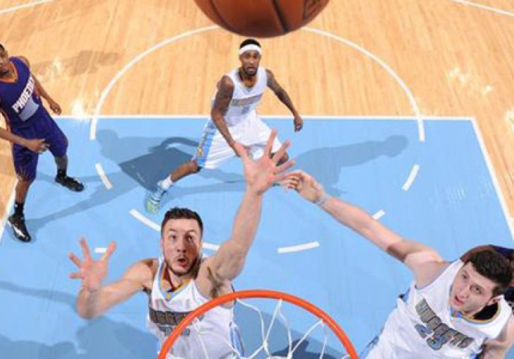 Sunsi slavili u Denveru, Nurkić u kolicima napustio meč