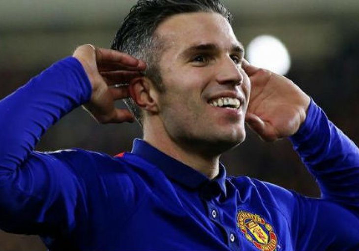 Van Persie zabada nož Arsenalu i Unitedu: Prelazi u Chelsea?