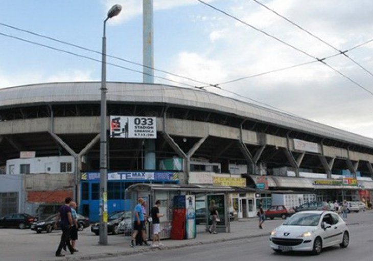 Nemile scene ispred stadiona Grbavica