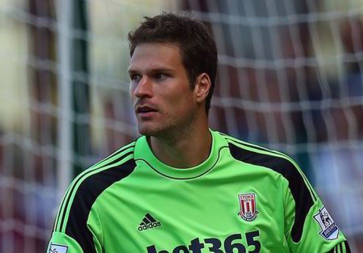 Asmir Begović se izjasnio o budućnosti: Ovo se baš i nije očekivalo
