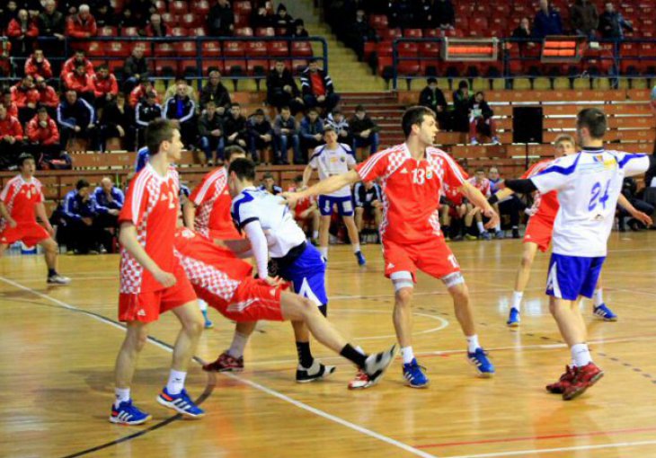 Reprezentacije Slovenije i Hrvatske u finalu rukometnog turnira u Bugojnu