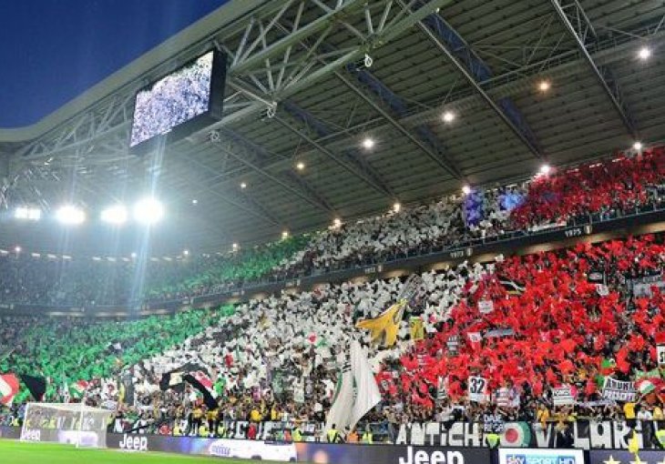 Igrači Juventusa i Monaca izašli na teren, a na tribinama ih dočekalo ovo