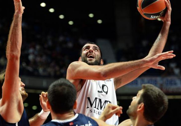 Efes bez iznenađenja u Madridu, Barca lako s Olympiakosom