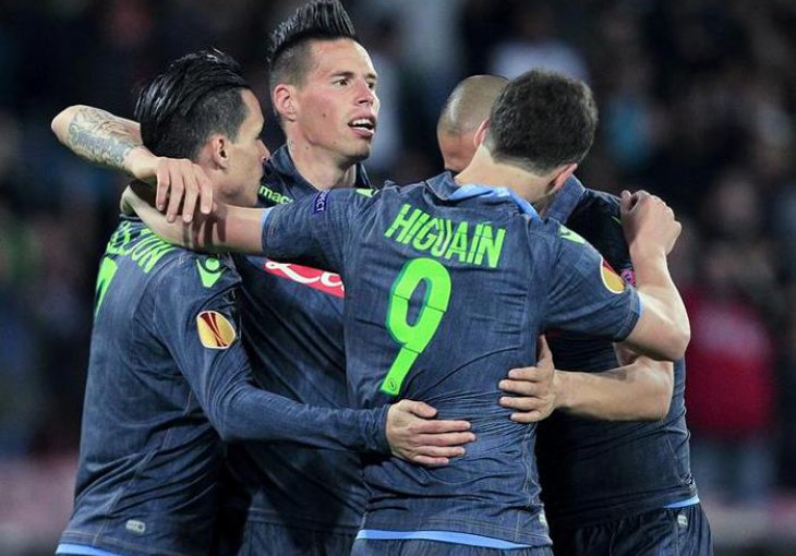 Napoli surovo kaznio kikseve rimskih klubova