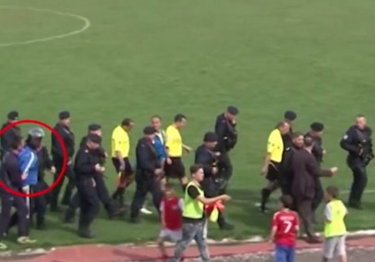 HAOS U DERBIJU: Igrači divljali na terenu, sudija izbjegao batine