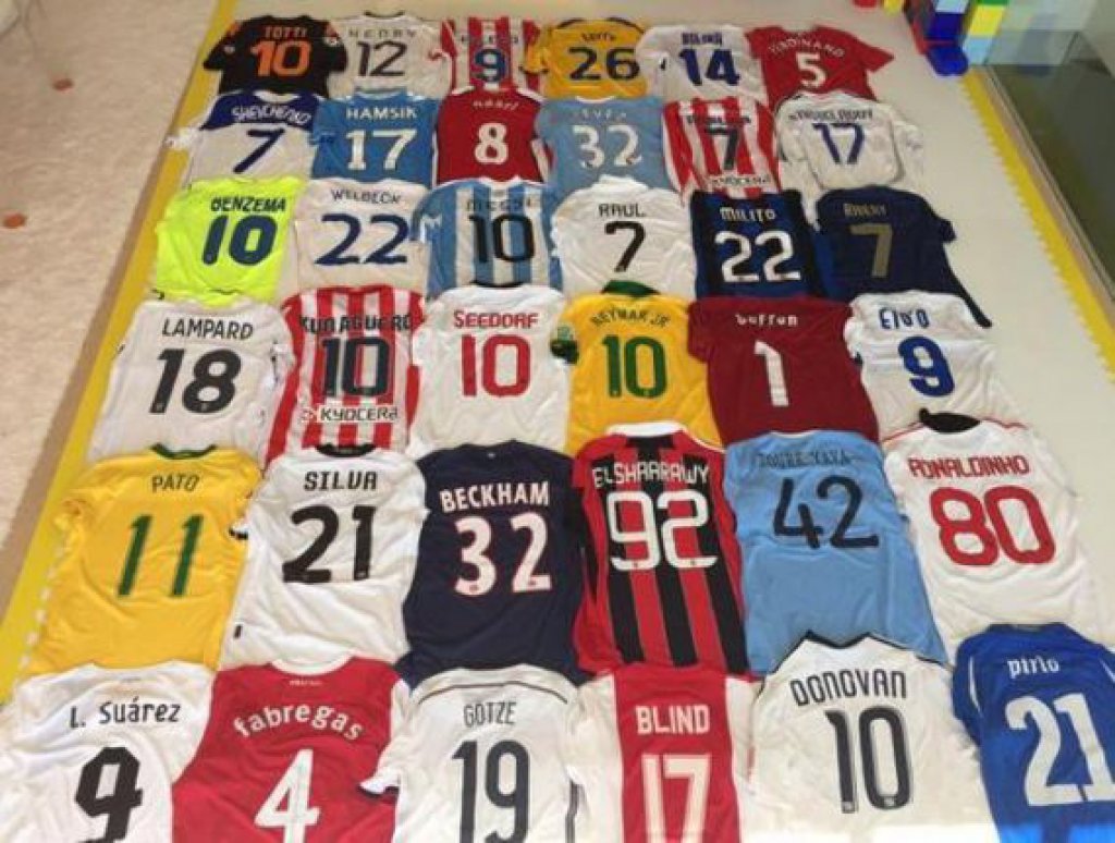 pique-muestra-su-coleccion-de-camisetas