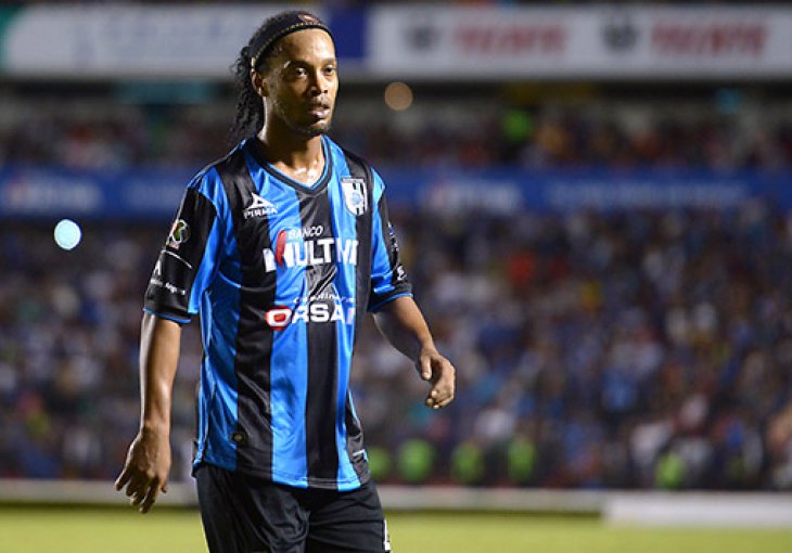 Ronaldinho razbijesnio navijače: Usred važne utakmice odšetao sa stadiona