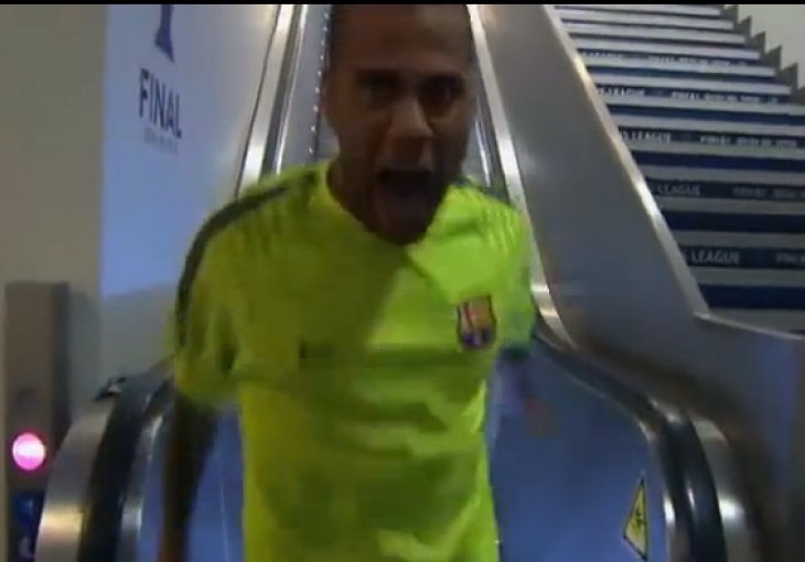 Pa jesi li normalan? Pogledajte šta radi Dani Alves samo dan uoči finala
