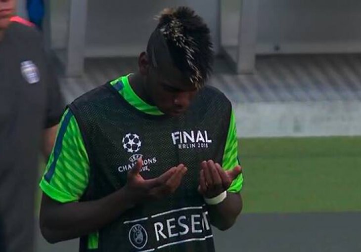 Pogba obradovao muslimane širom svijeta: Evo šta je Francuz radio uoči početka utakmice