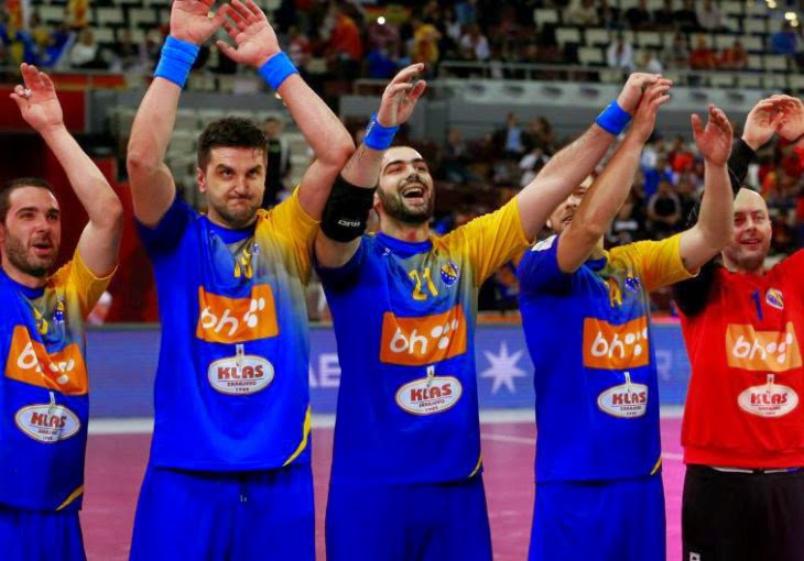 Zmajevi podržali Zmajeve: Fudbaleri poželjeli sreću rukometnoj reprezentaciji