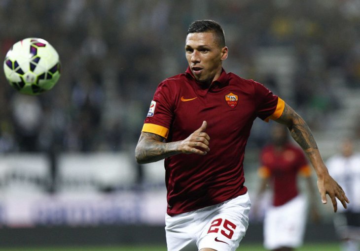 Holebas potpisao za Watford