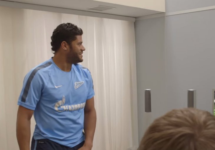 Hulk je zaista - Hulk: Nakon lopte i mreže na red je došao i zid