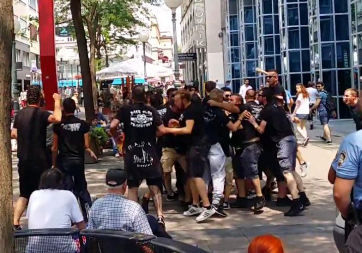 Ludnica na ulicama Zagreba: Grobari i navijači PAOK-a u transu!