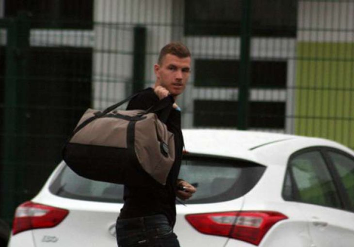 Edin Džeko večeras dolazi u Rim, informacija da je već dogovorio uslove sa Romom je lažna