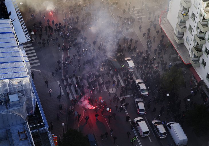 Žestoka tuča navijača AIK-a i Djurgardena pred jučerašnji derbi