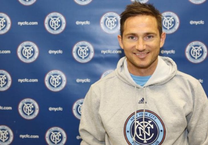 Ovo fudbal još nije vidio: Lampard i ekipa u rozim suknjicama