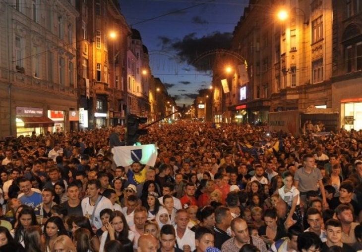 Desetine hiljada navijača dočekalo zlatne Zmajeve