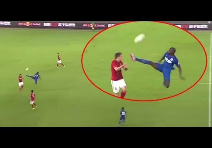 (VIDEO) Demba Ba i start iz pakla: Pogledajte reakciju sudije!