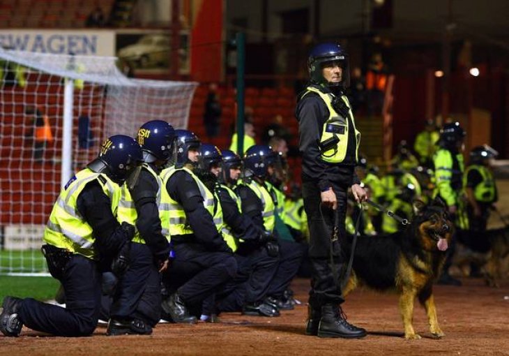 Huligani iz Belgije se u Manchesteru tukli sa britanskom policijom