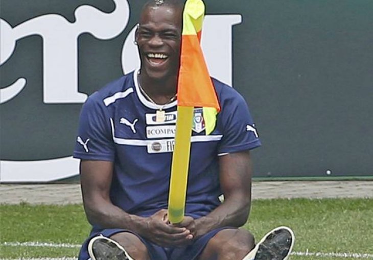 Balotelli opet nestašan: Ostao bez vozačke! 