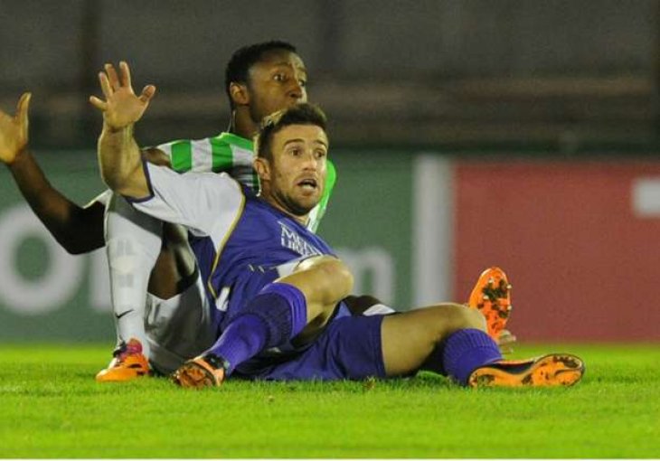 URNEBESNO: Bacio se s nosila da 'ukrade' vrijeme (VIDEO)