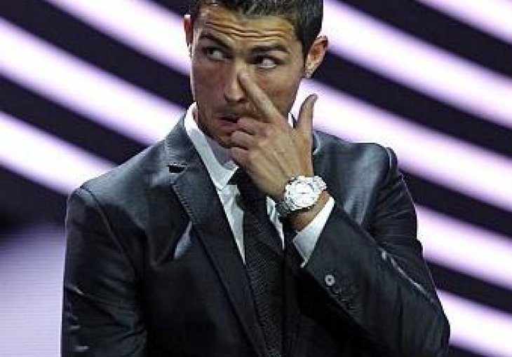 Pored fudbala C.Ronaldo zarađuje novac na jedan od najlakših načina na svijetu!