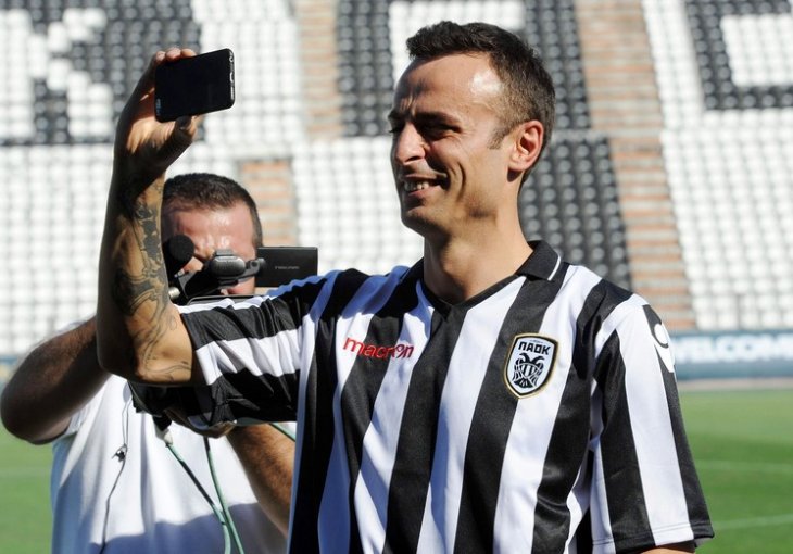 Spektakl za Berbatova: 10 hiljada navijača PAOK-a dočekalo Bugarina